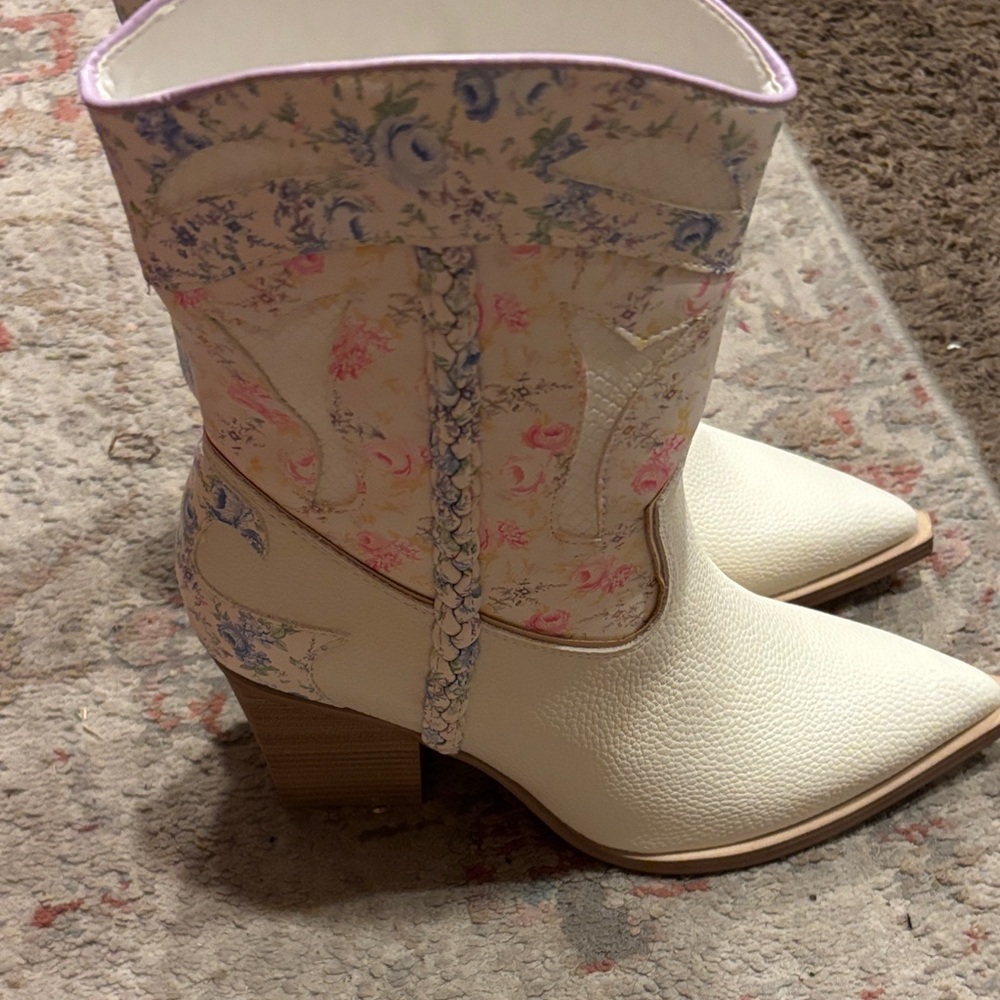 Floral Cream Western Boots